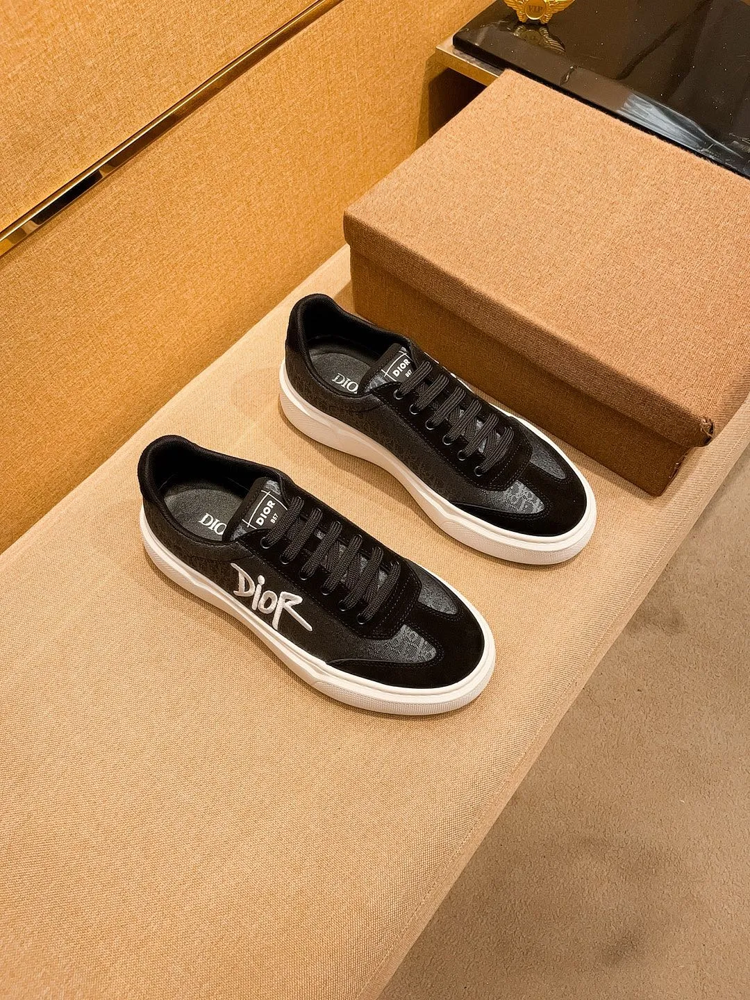 Men's shoes💰 400💰🔥【Dior】🔥Men's high-end brand of shoes official website 1:1 latest masterpiece: the upper is made of Italian imported first-layer cowhide with a comfortable and breathable lining➕original non-slip and wear-resistant outsole🔥, making walking more convenient and comfortable! An exclusive new model, a stunning work, a beautiful 1:1 replica [color] compared to the official quality! Create a fashionable personality to set off your uniqueness! A must-have for trendy men! Classic🔥Size: 38-44 Color: 🔥Multiple colors available🔥